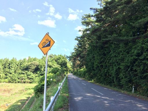 束稲山西側の坂。
長いけど、石蔵山に比べれば大した事ないな。