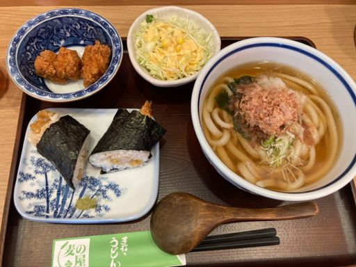 麦の屋　ランチA
海老天おにぎりと唐揚げが思いのほか美味しい
