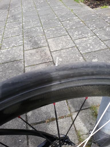 Spijker in de band.!