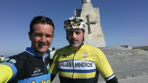Un viejo compañeru de la bicicleta Lorenzo Ablanedo aqui y en el Naranco .