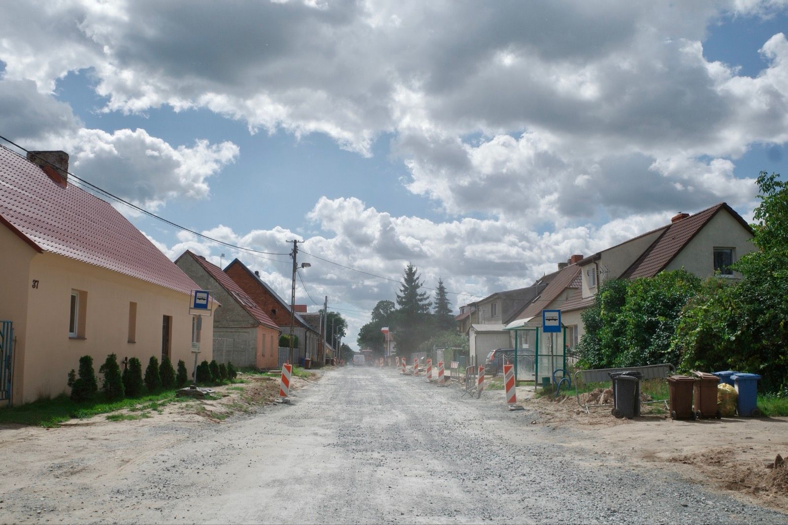 To nie Toskania i strade bianche - to roboty drogowe w Ustowie 