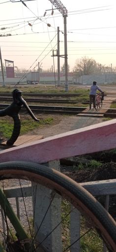 Велосипедистов много обоих полов