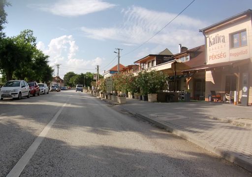 Nem tudtam pontosan honnan indulnak a szegmensek, de a "Katica" név szerepelt az egyik nevében, hát akkor raktam innen. :)