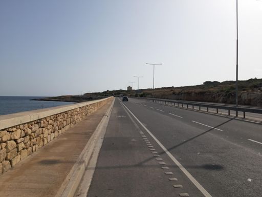 Jedna z niewielu dróg z pasem dla rowerów (na całej wyspie jest ich jakoś aż kilka)