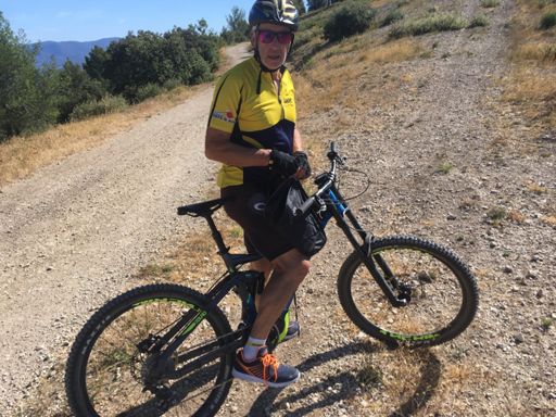 Papa avec l’enduro électrique ⚡️ d’Adrian