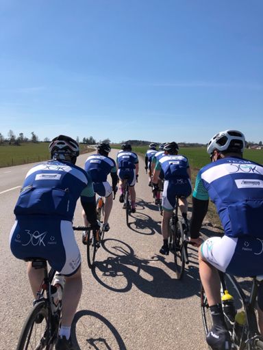 9 cyklister idag. Varm & snabb runda.