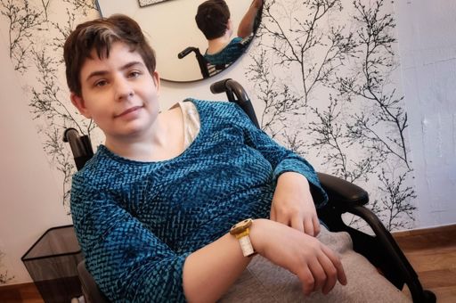 Magda and her Harry Potter gadget.