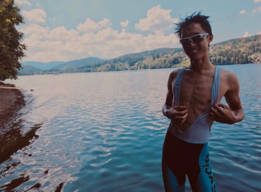 Showing some titty in Titisee