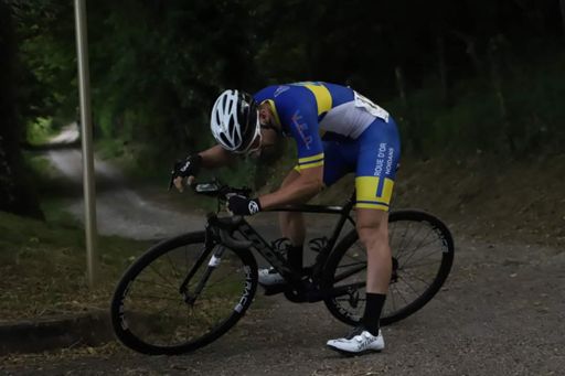 A l'arrivée au sommet 🥵🥵🥵 (📸 Julien Grillot)