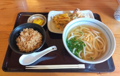 リベンジ達成、初の六ろく！Eセット800円😋