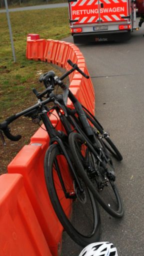 Der Gestürzte liegt mit Schlüsselbein im warmen  RTW.