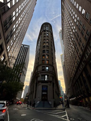 Der Trainingskollege war in New York, da durfte das Foto vom Continental-Eingang aus den John-Wick-Filmen natürlich nicht fehlen:-))) Kann man derzeit übrigens auch mieten, ist eigentlich ein Restaurant:-))