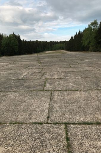 Bývalé vojenské letiště pod Hejlákem