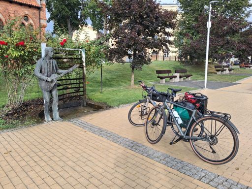 Krzysztof Klenczon jeśli ktoś tego nie wie, a wątpię, żeby istnieli tacy ludzie