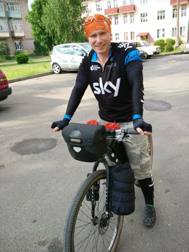 Встретил Лешку на грузовом велосипеде, ехать со мной отказался)