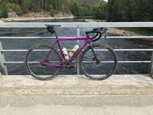 Enda en bro over elva