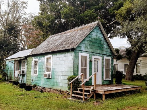 Home in the south east corner of the crossroads.