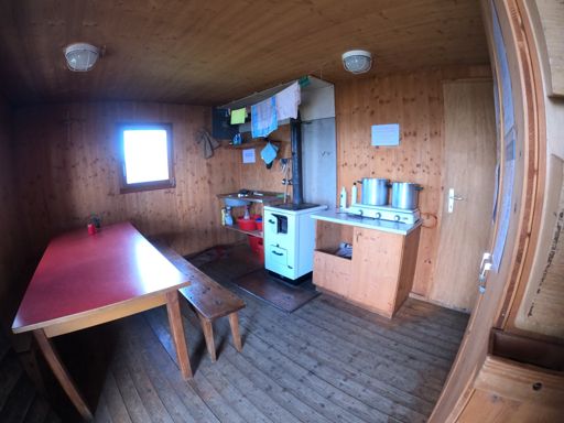 Rifugio Föisc (2200 m).