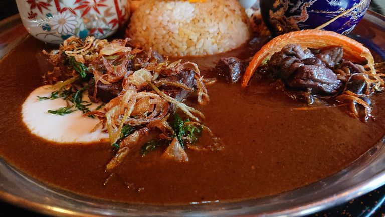 メインには牛肉+αのトッピングが乗っているが、この牛肉が柔らかかった～