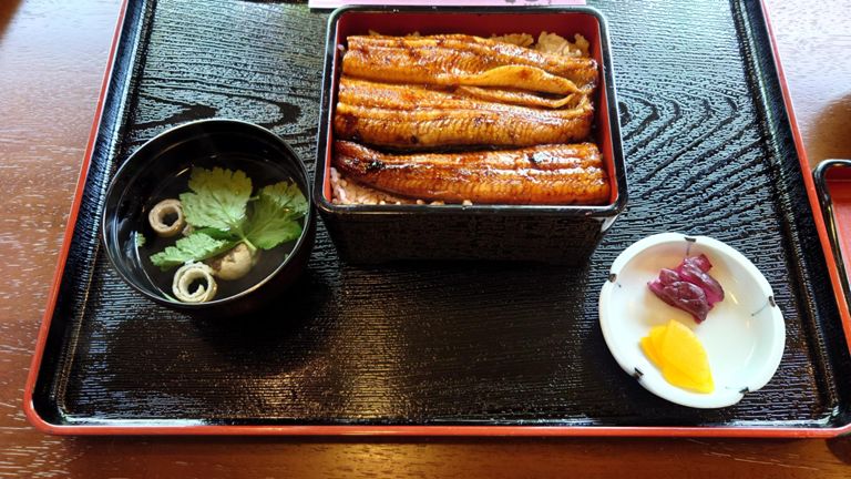 奥様はうな重を注文♪ 