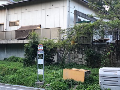 行きも帰りも、このバス停を見ると何故かホットする。