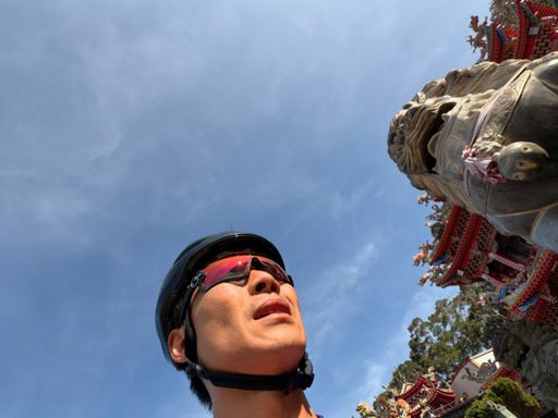 快門的媚力，無意間自拍到這張，真的有苦。