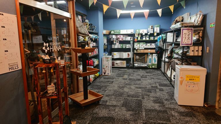 ちなみにホテル内にLOGOSのショップとショールーム(ロビー)があって、