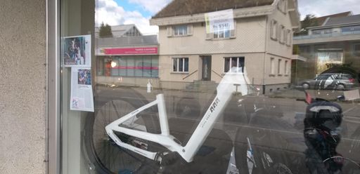 Se eu chegar a velho 👴..😂 e agora já sou mas na minha cabeça 30 aninhos..👊😤😁💃mas depois dos 80 anos..vou comprar uma destas com motor vão sempre a 25 km/h mesmo nas subidas..👍😂🇵🇹🇨🇭🇧🇷mas depois o strava acabou ..tudo com motor não faz parte do strava..🍀🍀🐺☝️😉