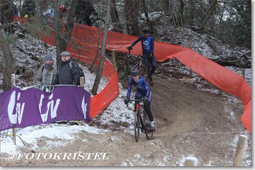 Op de foto wordt ik na mooie koprol ingehaald door 'extra wolletje' Jan.