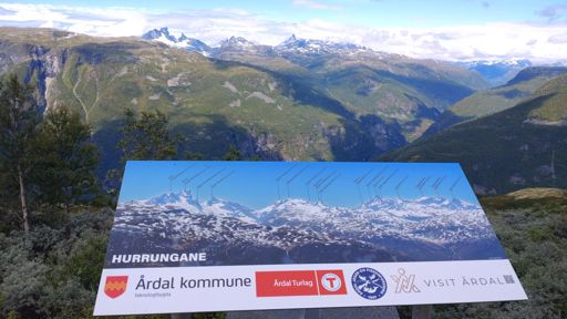 Diverse random mountains