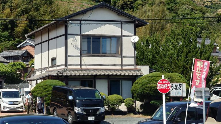 道路向かいにはあのお店です。