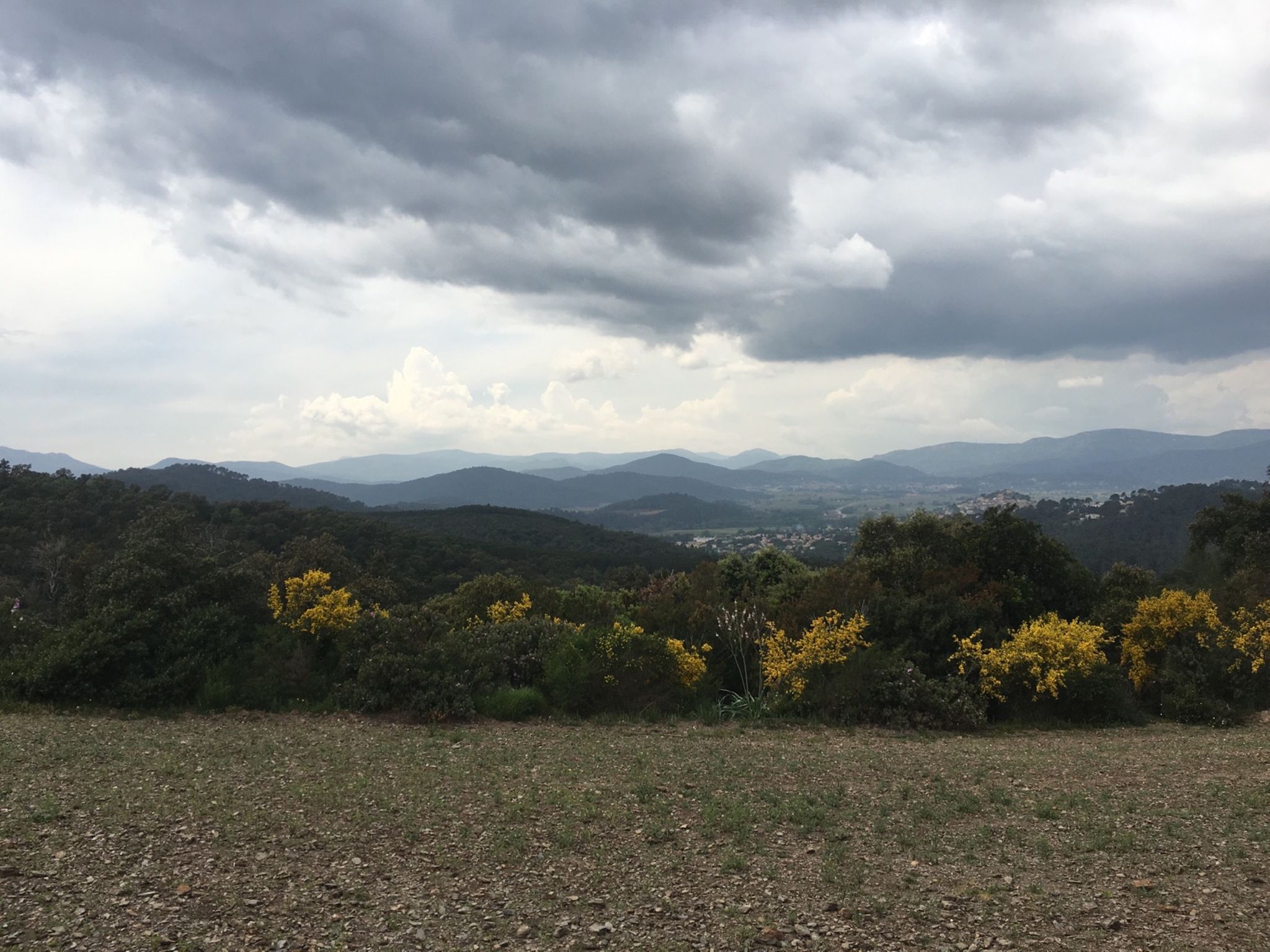 https://dgtzuqphqg23d.cloudfront.net/ulJ7gH6rJR10MNacmz96GfAttoURmf7vNkWJWRkF2Kc-2048x1536.jpg