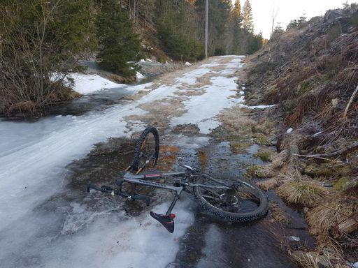 Isen hadde ikke lagt seg helt. Klarte nesten å klikke meg ut i tide.