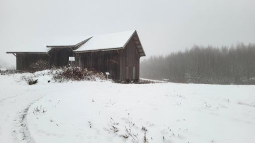 Ved veikryss nordvest for Dælivann