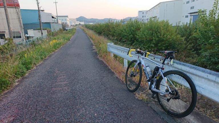 今日はここで日の出を迎えた。