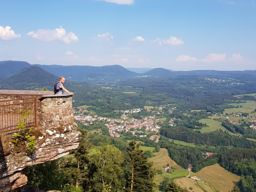 Roches de Haute-Pierre et Mère Henry