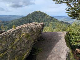 Les deux donons depuis la maison
