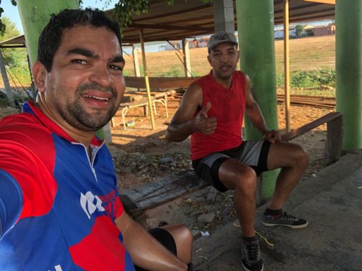 Esperando a galera no Povoado Saúde. Demos um tiro massa 🚴🏼‍♂️! kkkk