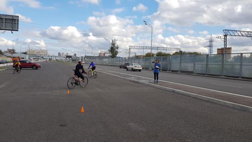 Школа велобаланса Сергея Словака заслуживает широкого освещения и большой аудитории! Уровень мероприятия растёт: сегодня был фотограф и машина, чтобы оставить вещи.