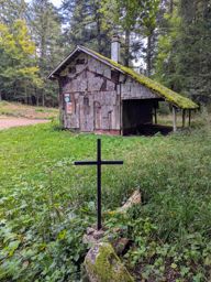 Les deux donons depuis la maison
