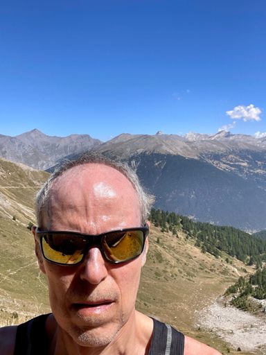 sulla sinx, la piramide della Pierre Menue, 3.500 mt