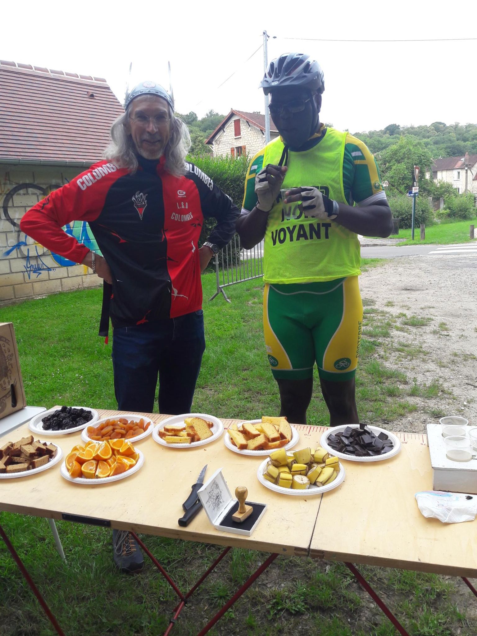 Marc et un viking Colombien au ravitaillement