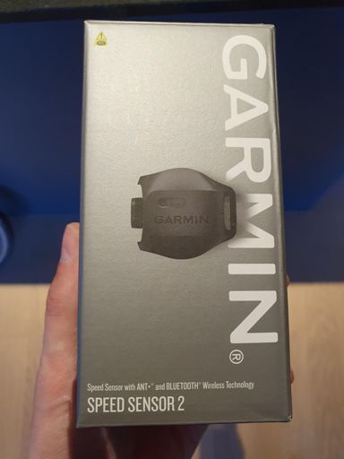 Garmin Speed Sensor für sehr genaue Speed Anzeige. 🥳 Für mich wichtig, weil ich die KOMs immer mit dem Tacho und dem Wissen über die Durchschnittsgeschwindigkeit, des aktuellen KOMs angreife. 🤓☝️