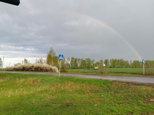 Возвращался уже по мокрой дороге, накрапывал дождик. Попытка переждать дождь в остановке 1.5 часа частично удачна.