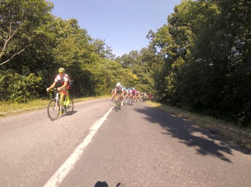 Akkor kezdődjön a verseny! Egyből nyelet menni öngyilkosság, de hát versenyezni jöttünk.