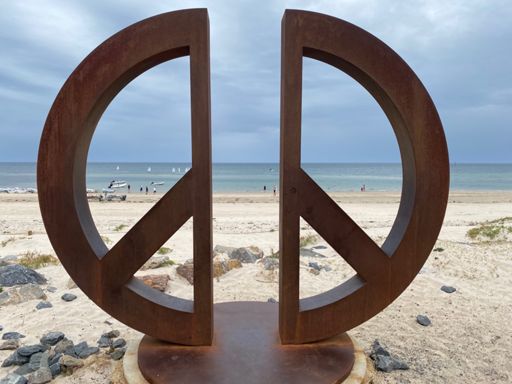 Peace on Earth, merry Christmas, God bless America and all the rest of us too! 🎅🏻🎅🏻🎅🏻