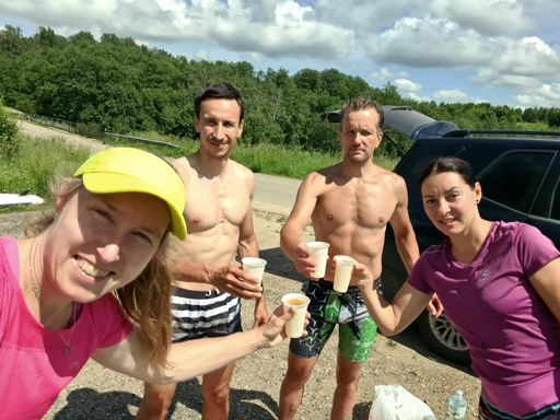 Старт первого дня в Красном. Традиционное предстартовое шампанское :-)