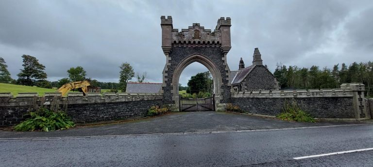 Middleton Lodge (southern) entrance to 1871 Middleton Hall estate on North Bank (road). https://historicengland.org.uk/listing/the-list/list-entry/1233967?section=official-list-entry & https://www.exploremiddletonhall.co.uk