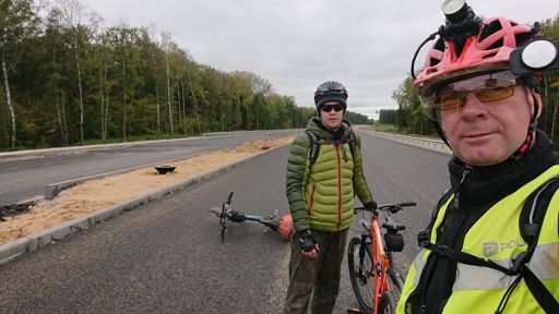 На строящемся "платнике" прогнали с ветерком.
Но ветерок с утра итак пронизывал до костей.
Решили дальше не гнать:)