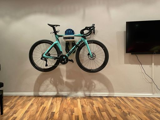 Bild hängt , gut das wir ein männerwohnzimmer haben😅🫣😂